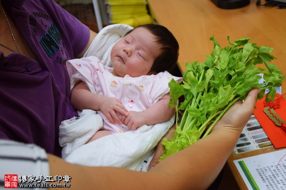 剃胎毛、滿月剃頭、嬰兒剃頭、嬰兒理髮、嬰兒剃髮、嬰兒剃胎毛、嬰兒滿月剃頭、寶寶剃頭、剃胎毛儀式、剃胎毛吉祥話、滿月剃頭儀式、滿月剃頭吉祥話、寶寶剃胎毛、寶寶滿月剃頭理髮、新北永和區剃胎毛、新北永和區滿月剃頭、新北永和區嬰兒剃頭剃胎毛、新北永和區嬰兒理髮、新北永和區嬰兒剃髮、張寶寶(新北永和區嬰兒寶寶滿月剃頭理髮、免費嬰兒剃胎毛儀式吉祥話)。中國風會場，爸媽寶貝免費穿「日中韓」古裝禮服。專業拍照、DVD光碟、證書。★購買「臍帶章、肚臍章、胎毛筆刷印章」贈送：剃頭、收涎、抓周，三選一。2016.09.07  照片12